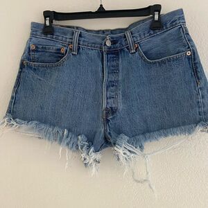 501 Levi’s booty shorts jeans size 32  100 %cotton